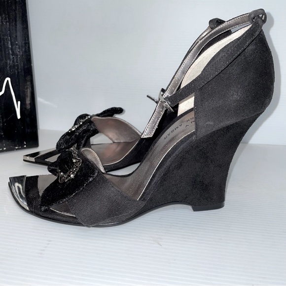 Luichiny Alice Chrome tip open toe Black Wedge w/ Black bows w/ Vintage buckles - Picture 5 of 15